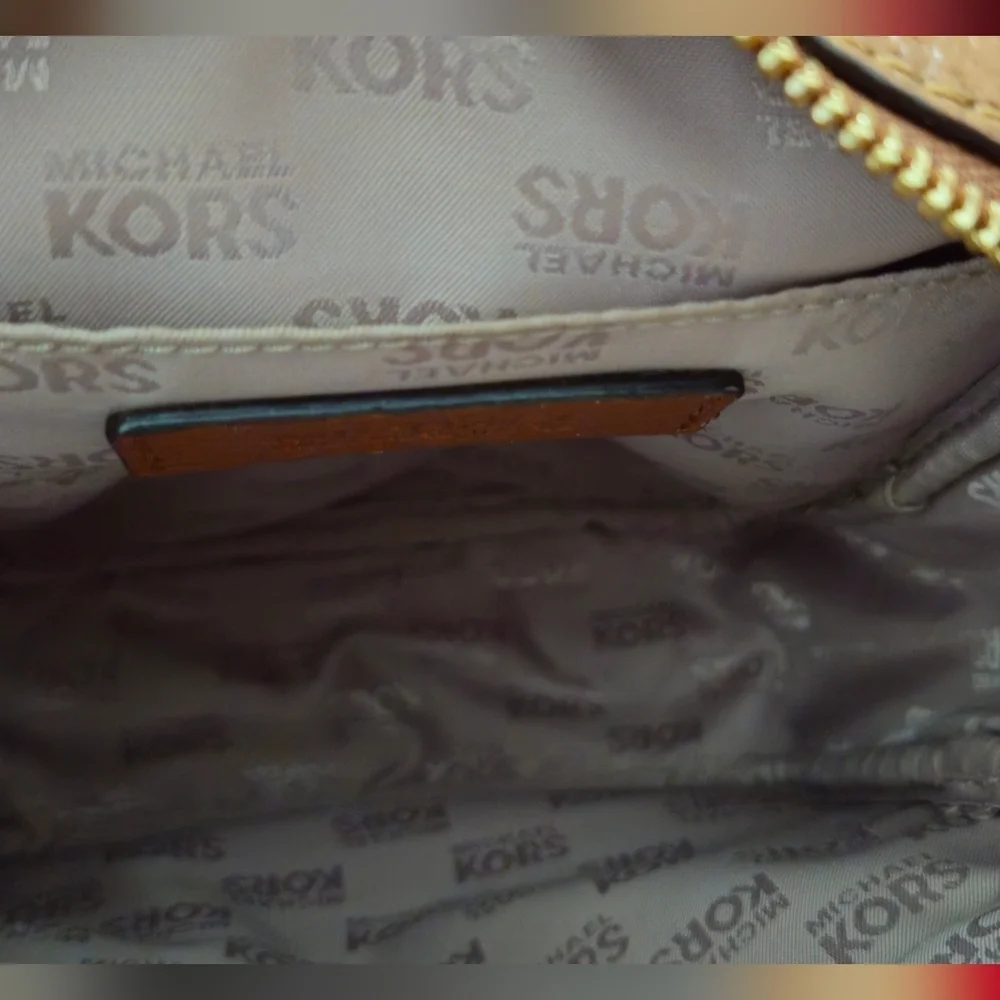 Michael Kors Jet Set Medium Pebbled Leather Tan Crossbody Bag